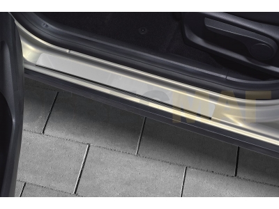 Накладки на пороги Russtal зеркальные на седан для Lada Vesta 2015-2021