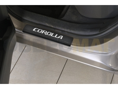 Накладки на пороги Russtal карбон с надписью для Toyota Corolla 2013-2018