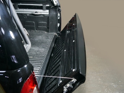 Накладка на задний борт (крашенная черный цвет) для Mercedes-Benz X-Class № MERXCL18-59