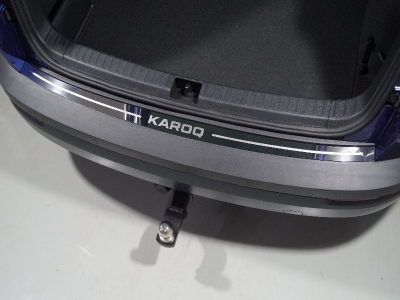 Накладка на задний бампер лист зеркальный надпись Karoq  для Skoda Karoq № SKOKAR20-12