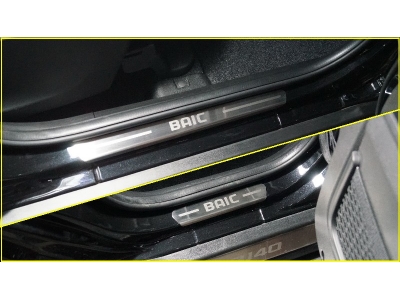Накладки на пороги (лист шлифованный надпись BAIC) 4шт ТСС для Baic BJ40 II 2.0 2023 – н.в.