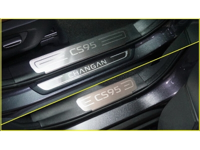 Накладки на пластиковые пороги (лист шлифованный надпись CS95) 4шт для Changan CS95 2.0L 4WD 2024-н.в.