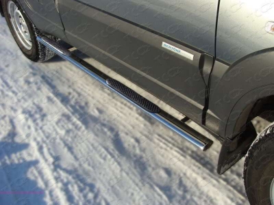 Пороги труба овальная с накладками 75х42 мм ТСС для Chevrolet Niva 2009-2020