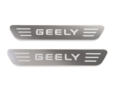 Накладки на пластиковые пороги (лист шлифованный надпись Geely) 2шт для Geely Monjaro 2.0 4WD 2021 – н.в. GEELMON23-04