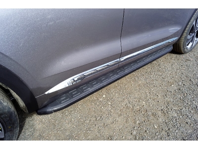Пороги алюминиевые с пластиковой накладкой (карбон черные) 1820 мм для Geely Monjaro 2.0 4WD 2021 – н.в. GEELMON23-06BL