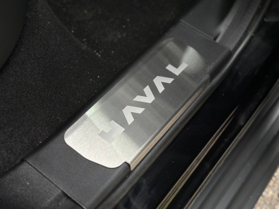 Накладки на пластиковые пороги (лист шлифованный надпись HAVAL) 4шт для Haval H3 1.5 2WD 2024-н.в.