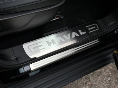 Накладки на пластиковые пороги (лист шлифованный надпись Haval) 2шт для Haval H7 2.0 4WD 2024-н.в.