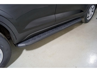 Пороги алюминиевые с пластиковой накладкой (карбон черные) 1720 мм ТСС для Hyundai Creta II 2021 – н.в.