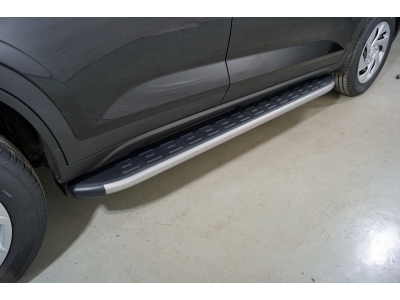 Пороги алюминиевые с пластиковой накладкой (карбон серебро) 1720 мм ТСС для Hyundai Creta II 2021 – н.в.