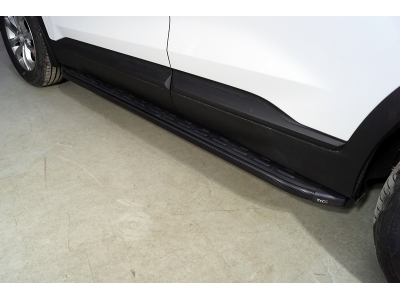 Пороги алюминиевые с пластиковой накладкой (карбон черные) 1820 мм ТСС для Hyundai Santa Fe IV Рестайлинг 2020 – 2023 