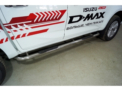 Пороги овальные гнутые с накладкой 75х42 мм ТСС для Isuzu D-Max 2019 – н.в.