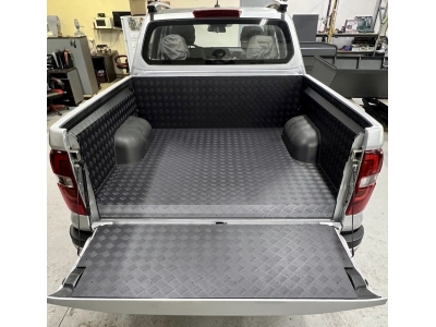 Защитный алюминиевый вкладыш в кузов автомобиля (комплект Black) для Isuzu D-MAX 3.0D 2019-н.в.