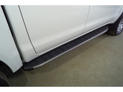 Пороги алюминиевые с пластиковой накладкой (карбон серые) 1920 мм ТСС для JAC T6 2015 – н.в.