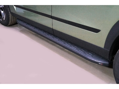 Пороги алюминиевые с пластиковой накладкой (карбон черные) 1720 мм для Jaecoo J7 1.6T 2WD 2023 – н.в. JAECOOJ723-02BL