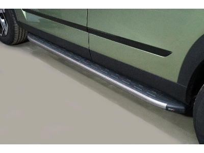 Пороги алюминиевые с пластиковой накладкой (карбон серые) 1720 мм для Jaecoo J7 1.6T 2WD 2023 – н.в. JAECOOJ723-02GR