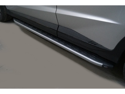 Пороги алюминиевые с пластиковой накладкой (карбон серебро) 1720 мм для Jetour x70 plus 2WD 2020 – н.в. JETX70PL23-02SL