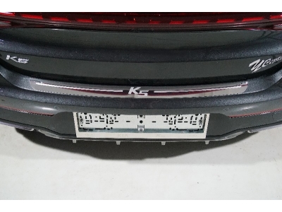 Накладка на задний бампер (лист зеральный надпись K5) ТСС для Kia K5 2019 – 2023
