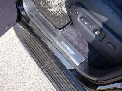 Накладки на пороги шлифованный лист ТСС для Lexus LX-570 Sport 2014-2021