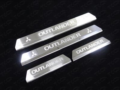 Накладки на пороги шлифованный лист надпись OUTLANDER ТСС для Mitsubishi Outlander 2015-2018