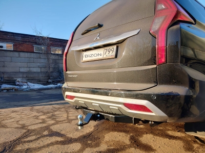 Фаркоп для Mitsubishi Pajero Sport III рестайлинг 2021-н.в. съемное крепление шара под американский квадрат
