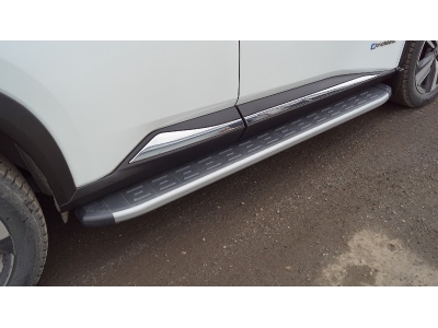 Пороги алюминиевые с пластиковой накладкой (карбон серебро) 1720 мм для Nissan X-Trail 2021 — н.в. NISXTR24-04SL