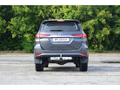 Фаркоп с нержавеющей накладкой для Toyota Fortuner 2016-2020 съемное крепление шара под американский квадрат