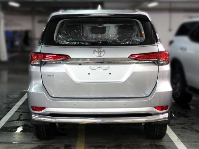 Защита заднего бампера одинарная d-76 для Toyota Fortuner 2020-н.в.