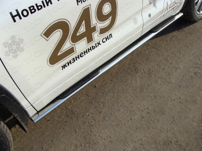 Пороги труба овальная с накладками 75х42 мм ТСС для Toyota Highlander 2014-2016