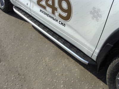 Пороги алюминиевые ТСС с накладкой для Toyota Highlander 2014-2016