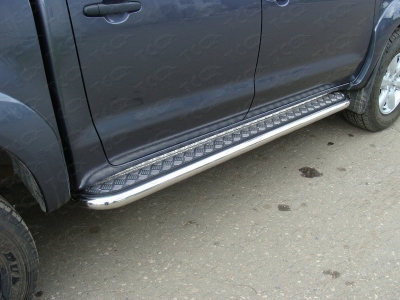 Пороги с площадкой алюминиевый лист 60 мм ТСС для Toyota Hilux 2008-2015