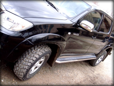 Пороги с листом d-43 Технотек для Toyota Hilux 2011-2015