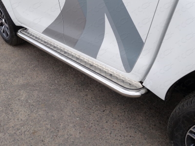 Пороги с площадкой алюминиевый лист 60 мм ТСС для Toyota Hilux 2015-2021