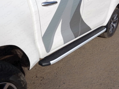 Пороги алюминиевые ТСС с накладкой серые для Toyota Hilux № TOYHILUX15-12GR