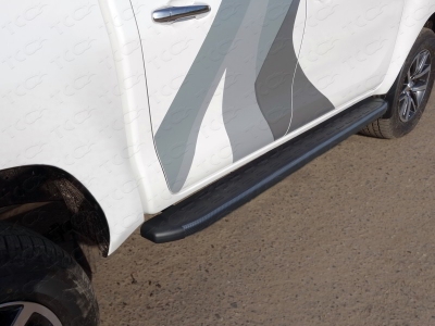 Пороги алюминиевые ТСС с накладкой чёрные для Toyota Hilux № TOYHILUX15-12BL