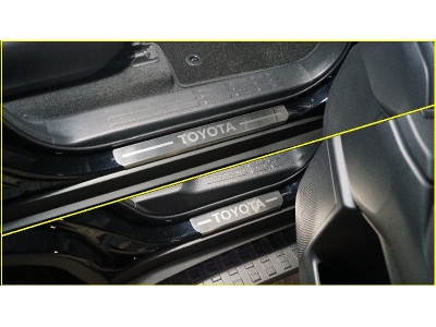 Накладки на пороги (лист шлифованный надпись Toyota) 4шт для Toyota Land Cruiser 250 Prado 2024-н.в.