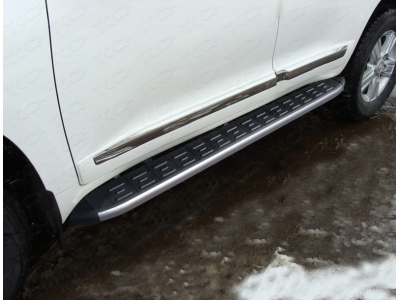 Пороги алюминиевые ТСС с накладкой серебристые для Toyota Land Cruiser 200 2015-2021