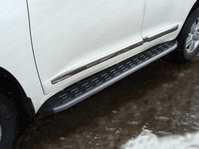 Пороги алюминиевые ТСС с накладкой чёрные для Toyota Land Cruiser 200 2015-2021