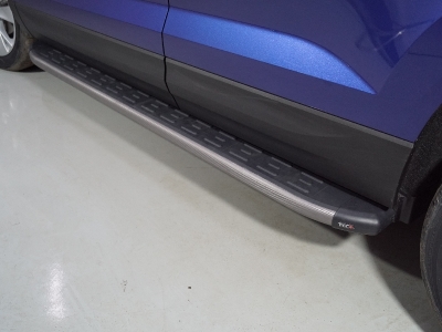 Пороги алюминиевые с пластиковой накладкой (карбон серые) 1720 мм для Volkswagen Taos 2020 – н.в. VWTAO21-26GR