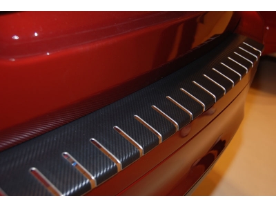 Накладка на задний бампер профилированная с загибом карбон Alu-Frost для Honda CR-V 2015-2021