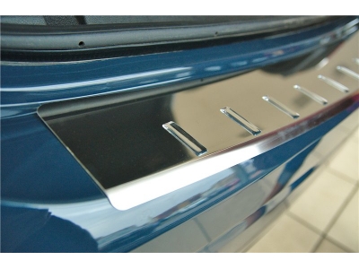 Накладка на задний бампер с загибом зеркальная на универсал Alu-Frost для Volkswagen Passat B6 2005-2010