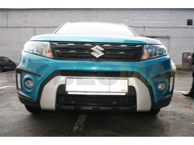 Защита радиатора Arbori черная сота 15 мм 2 штуки с декоративной накладкой на передний бампер для Suzuki Vitara 2015-2021