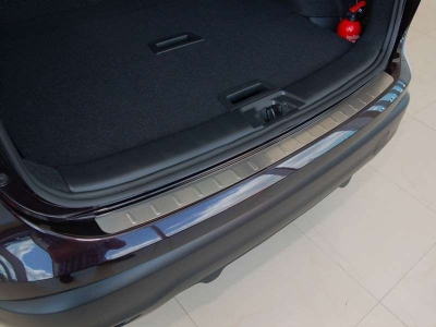 Накладка на задний бампер прямая матовая Alu-Frost для Nissan Qashqai+2 2010-2014