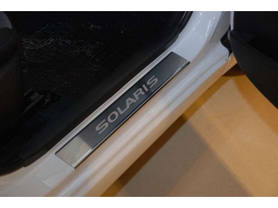 Накладки на внутренние пороги с надписью 4 штуки Alu-Frost для Hyundai Solaris 2010-2017