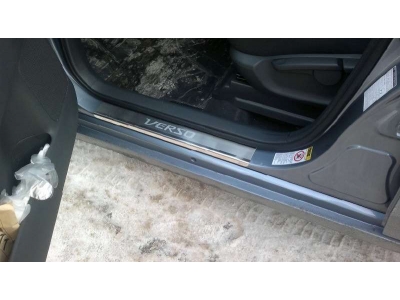 Накладки на внутренние пороги с надписью 4 штуки Alu-Frost для Toyota Verso 2009-2012