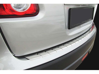 Накладка на задний бампер профилированная с загибом Alu-Frost для Mazda 6 2007-2012