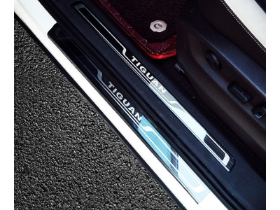Накладки на внутренние и внешние пороги чёрные 8 частей OEM Tuning для Volkswagen Tiguan 2016-2021
