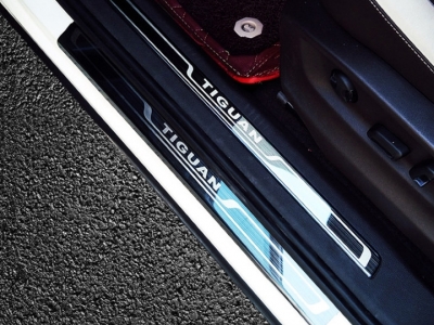 Накладки на внутренние и внешние пороги чёрные 8 частей для Volkswagen Tiguan № 37158