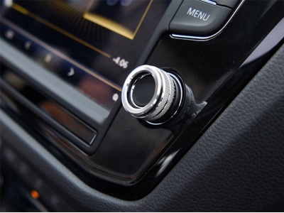Окантовка на ручки аудиосистемы серебристая 2 части OEM Tuning для Volkswagen Tiguan 2016-2021