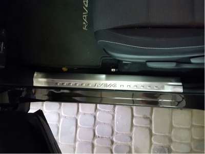Накладки на дверные пороги OEM Tuning для Toyota RAV4 2013-2019 CNT17-13RAV4-018