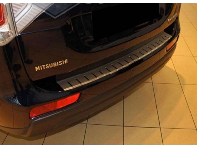 Накладка на задний бампер профилированная с загибом Mitsubishi Outlander № 25-4089
